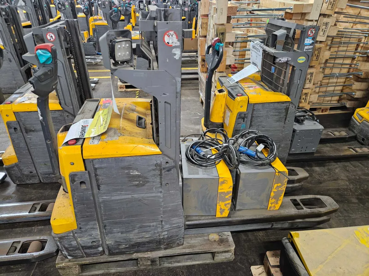 JUNGHEINRICH - 2021 - EJD 222 119 GAB 201 ZT LI PC HS - Elektrischer Stacker