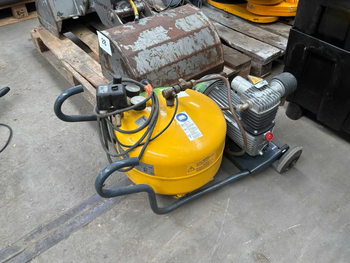 2016 Kaeser Premium CAR 300/30W Luftkompressor