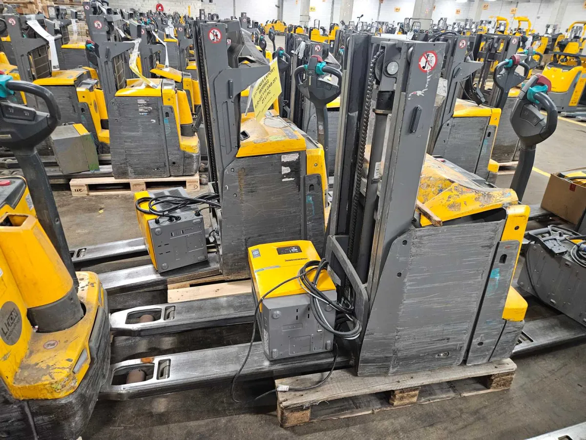 JUNGHEINRICH - 2021 - EJD 222 119 GAB 201 ZT LI PC - Elektrischer Stacker