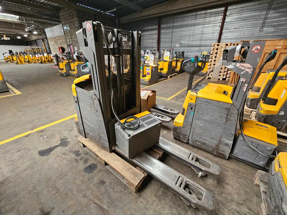 JUNGHEINRICH - 2021 - EJD 222 119 GAB 201 ZT LI PC HS - Elektrischer Stacker