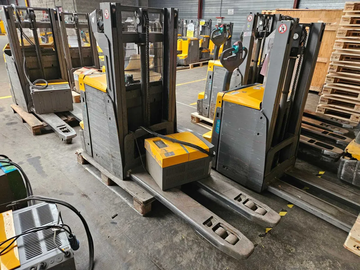 JUNGHEINRICH - 2021 - EJD 222 119 GAB 201 ZT LI PC HS - Elektrischer Stacker