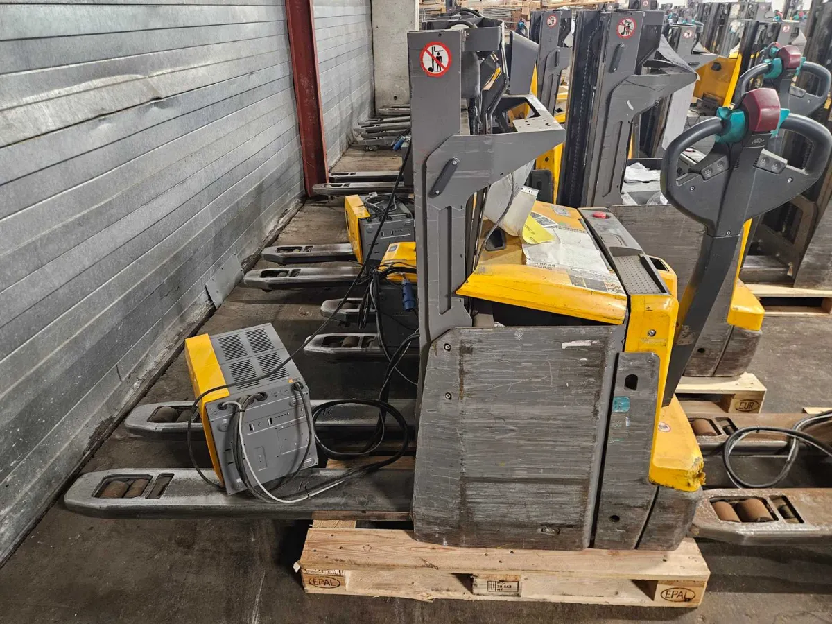 JUNGHEINRICH - 2021 - EJD 222 119 GAB 201 ZT LI PC HS - Elektrischer Stacker
