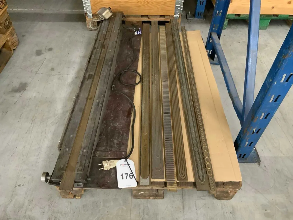 Beheizte Bänder drucken die Form der Druckpresse in verschiedenen Formen