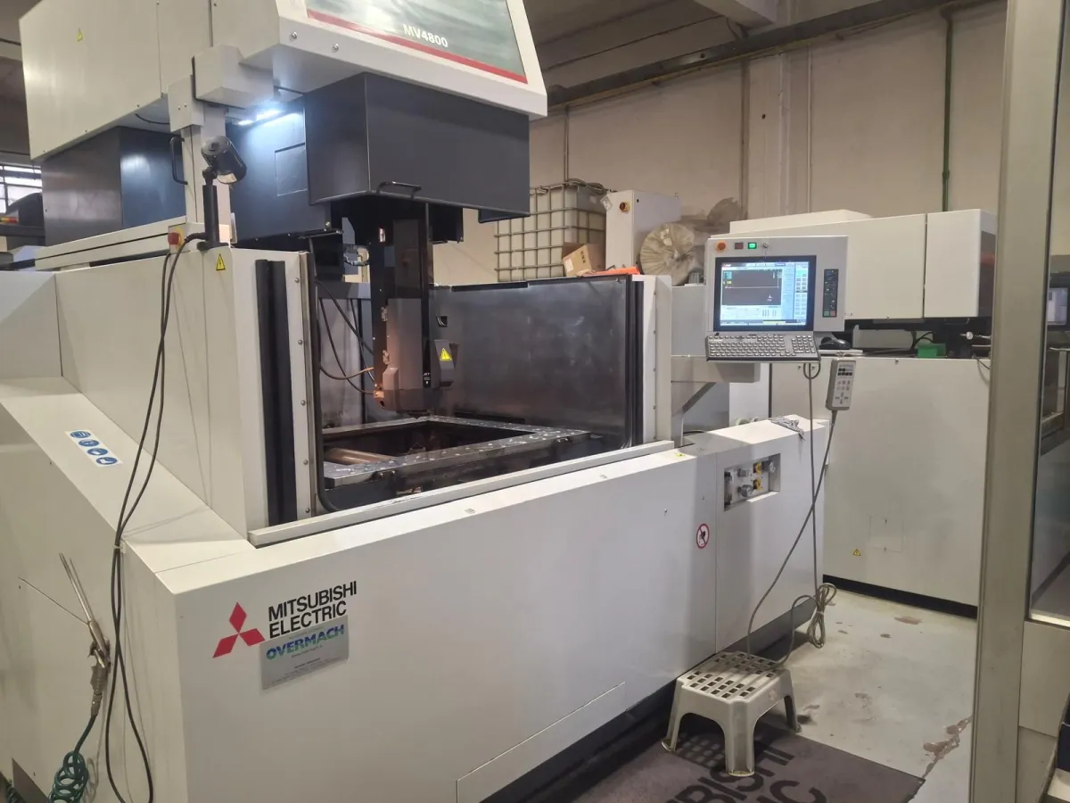 Mitsubishi MV4800 Drahterodiermaschine
