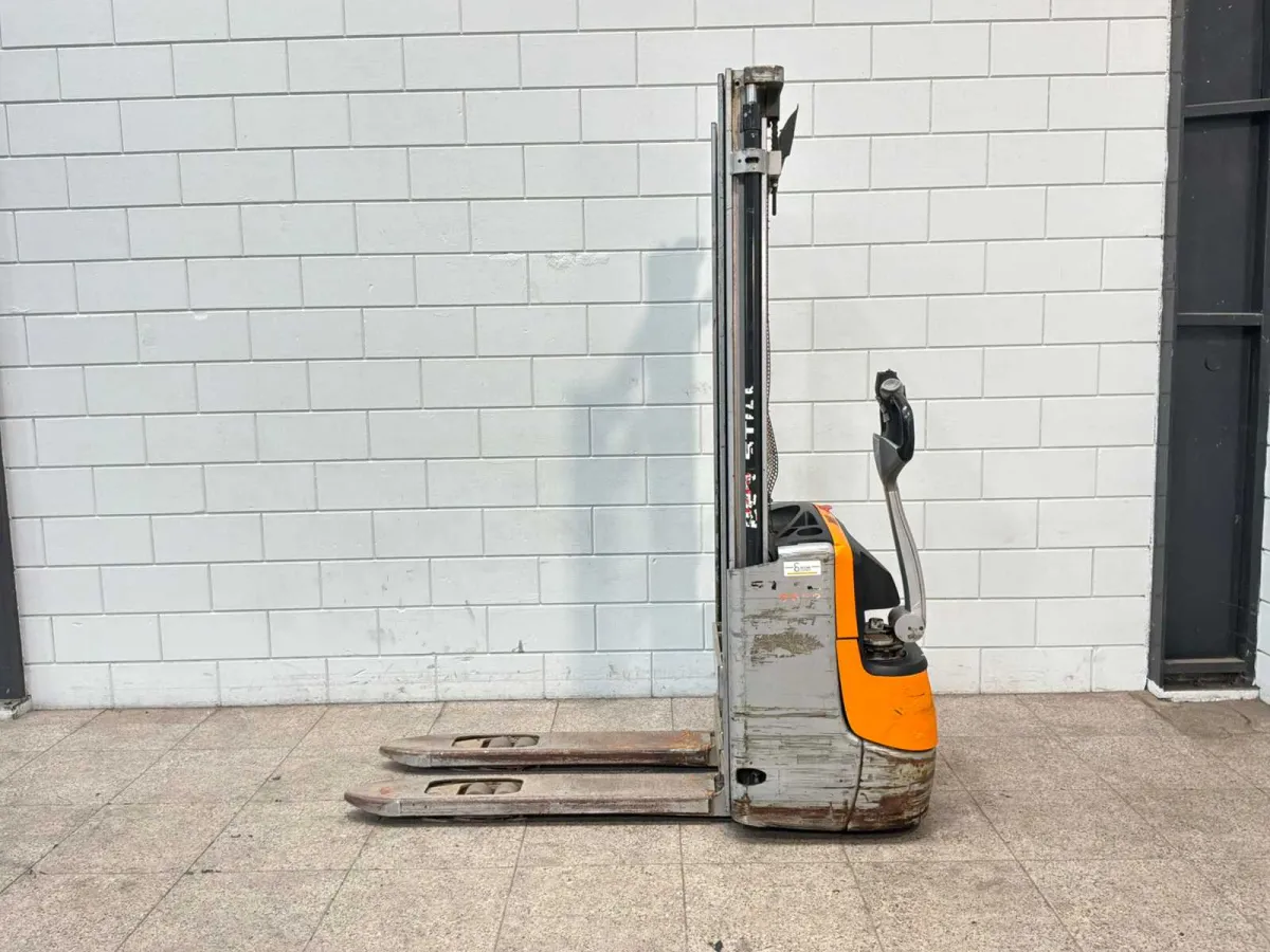 Still - 2019 - EXV12 - Stacker