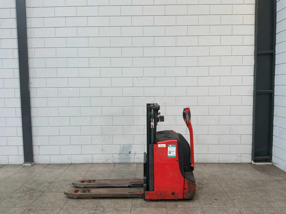 Linde - 2018 - D08 - Stacker