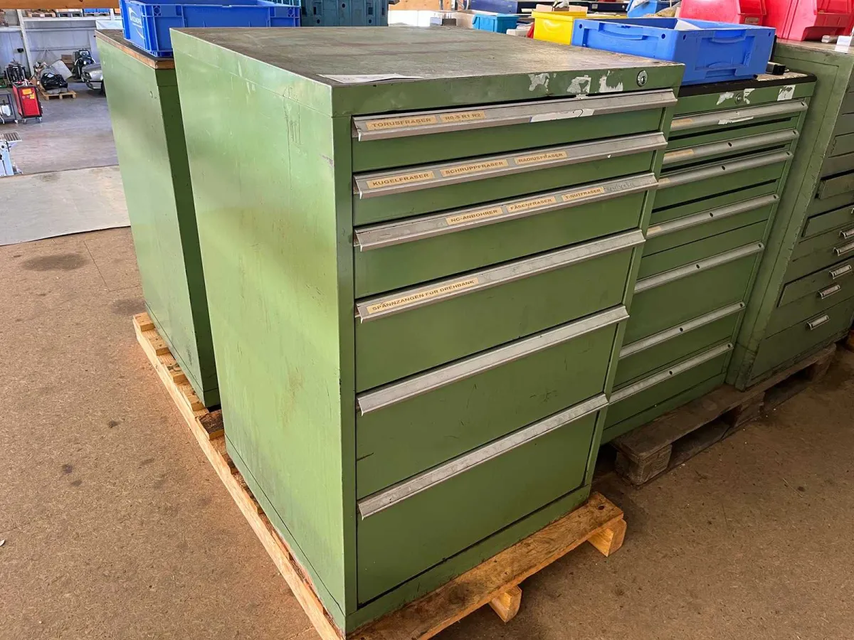 Werkzeugschrank mit Inhalt