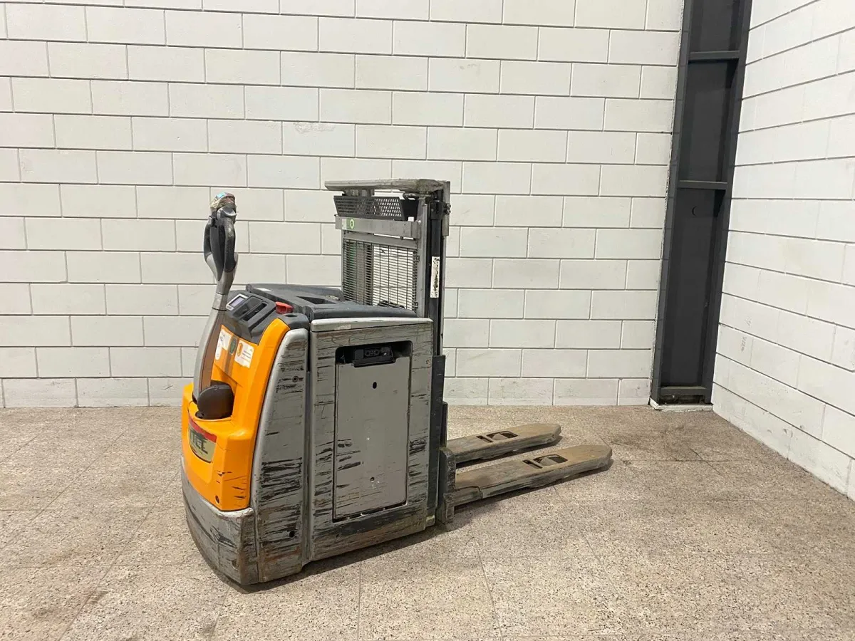 Still - 2019 - EXV14l - Stacker