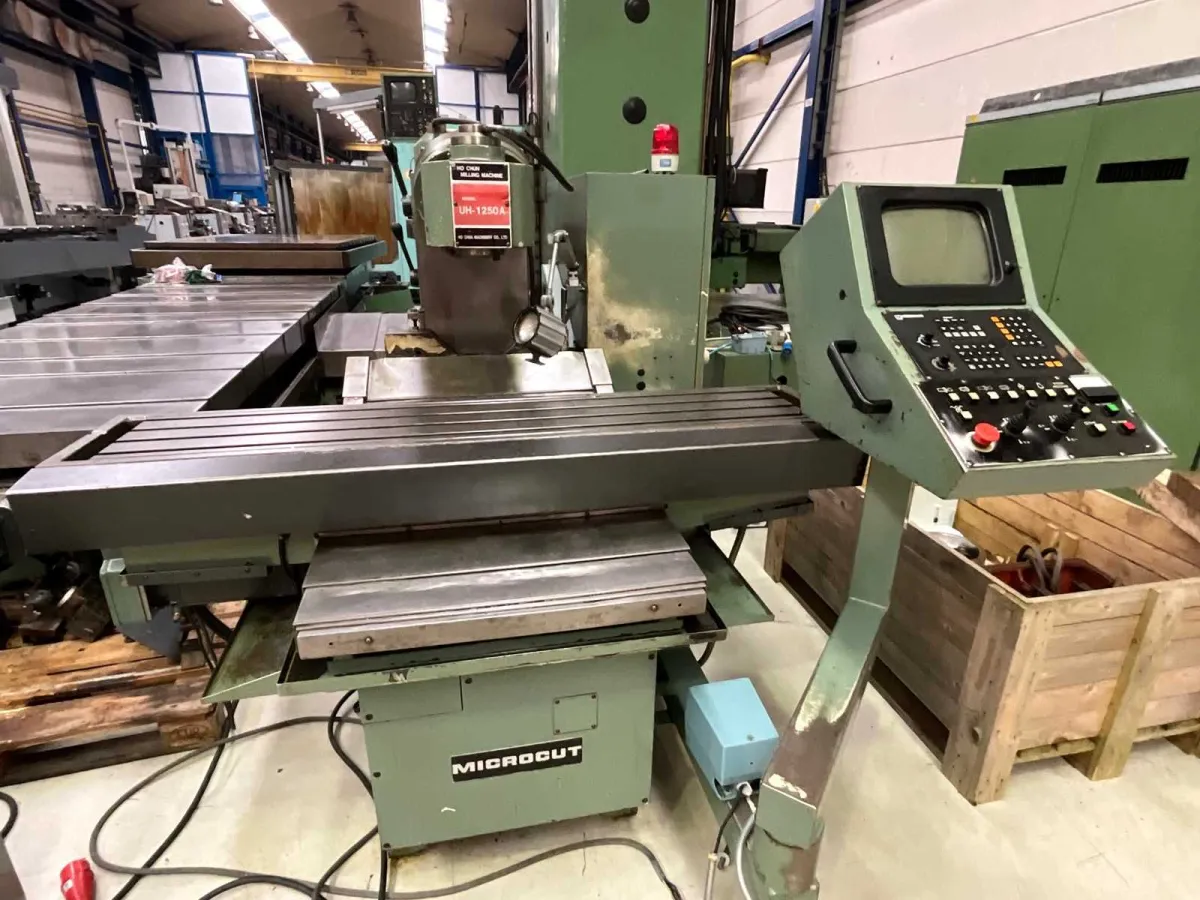 HO-CHUN - UH-1250A - CNC-Fräsmaschine