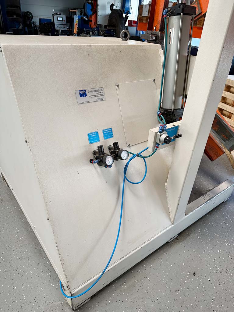 PBK Automation Abwickel-, Richt- und Stanzanlage