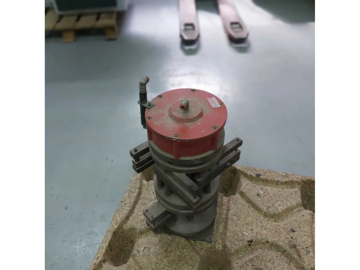ALOUMIL – Pneumatische Presse – Pneumatische Aluminiumprofil-Schneide- und Stanzpresse, verwendet