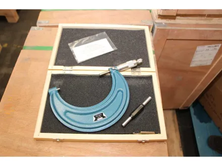 FREUTEK SDM0053 Außenmikrometer 100–125 mm x 0,01 – RESALE