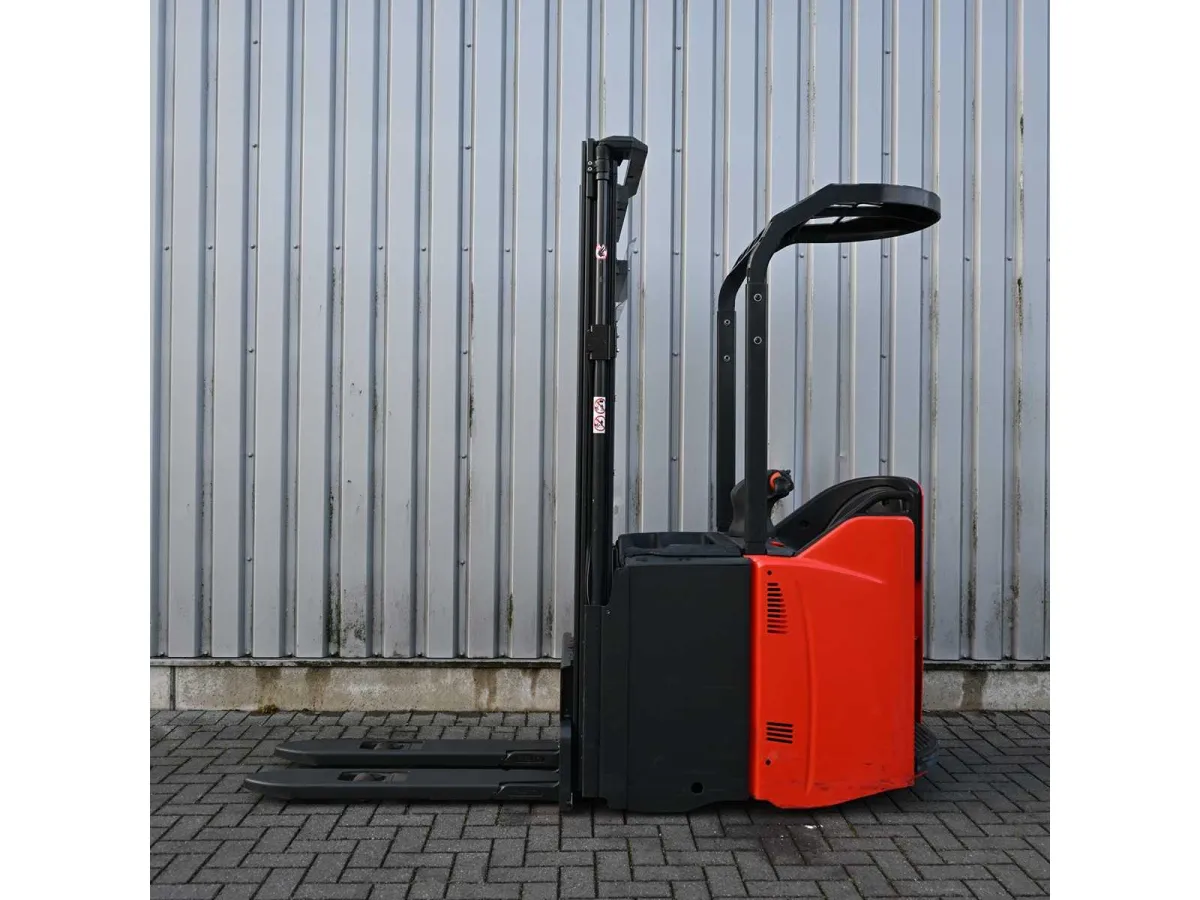 Linde L12SP elektrischer Stacker