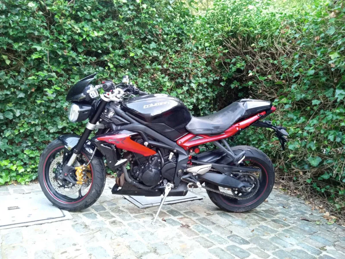 Triumph – Straßen-Triple R 675 – Motorrad