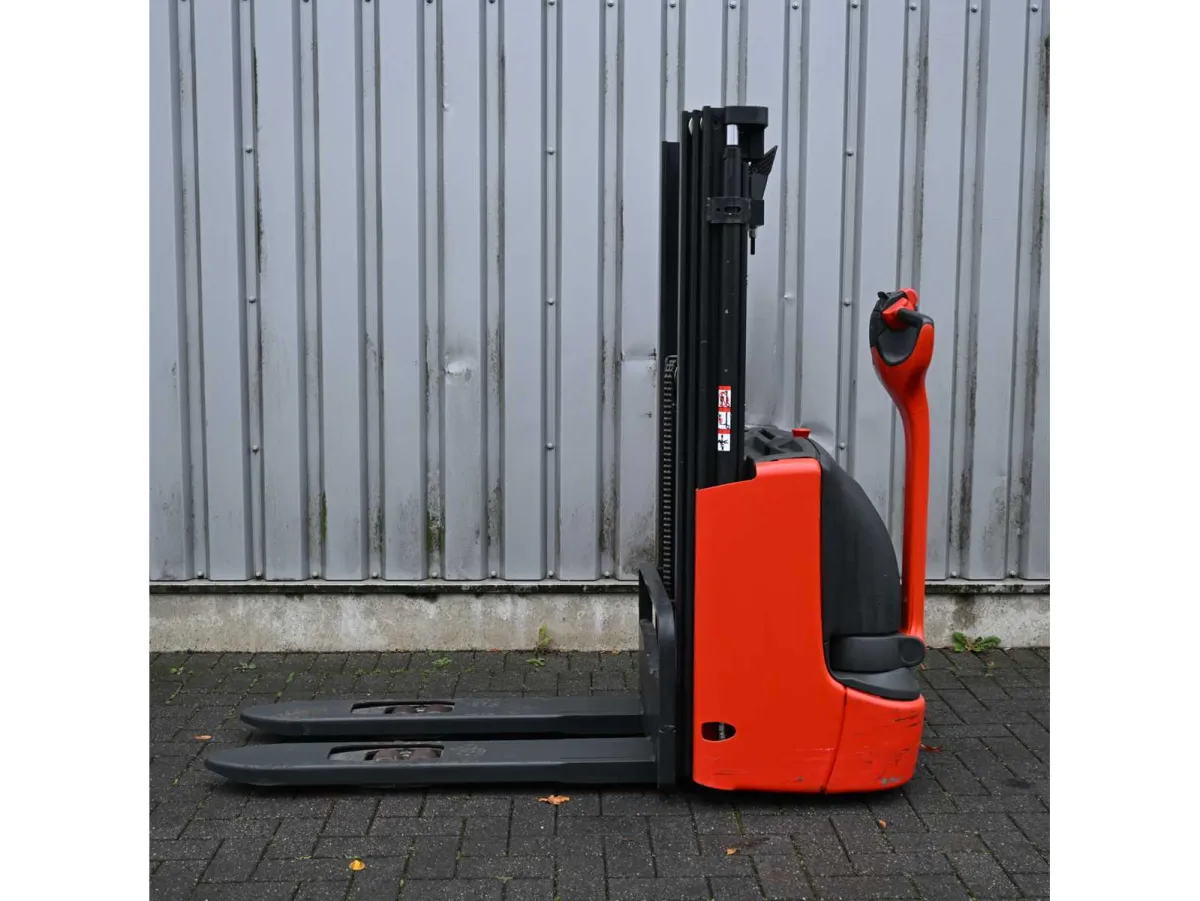 Linde L12 Elektrischer Stacker