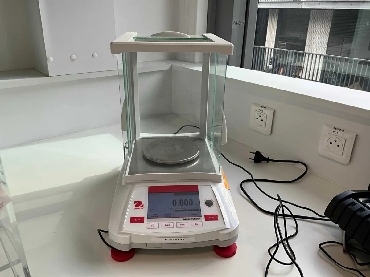 OHAUS ABENTEURER AX523 Balance