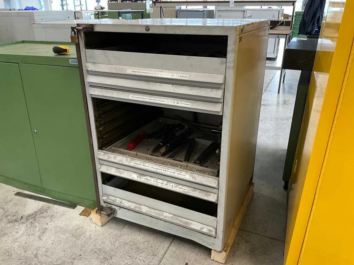 Werkzeugschubladenschrank + Inhalt
