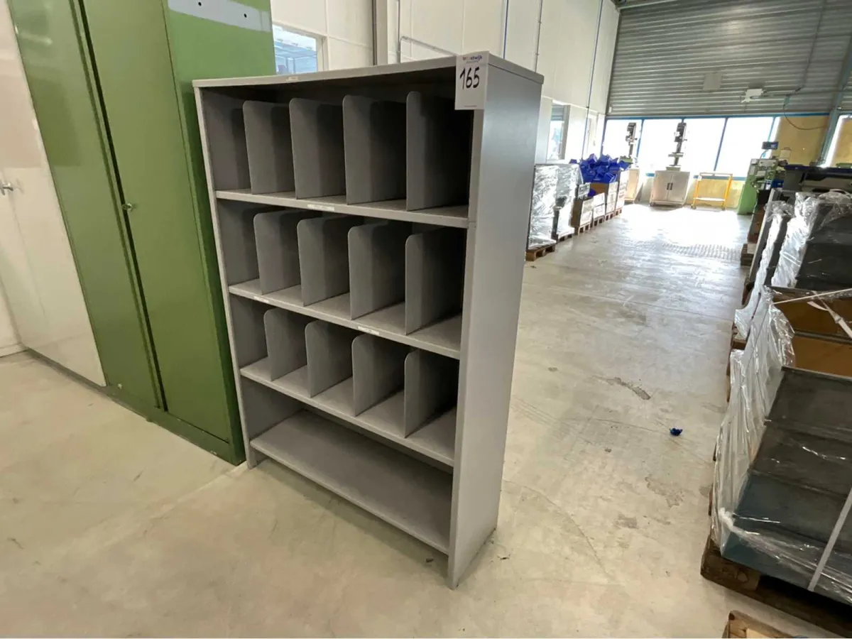 Abteilschrank