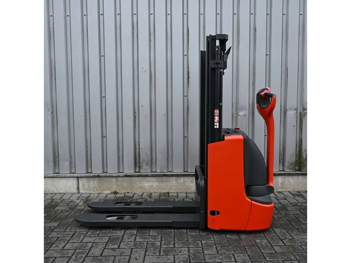 Linde L10B elektrischer Stacker