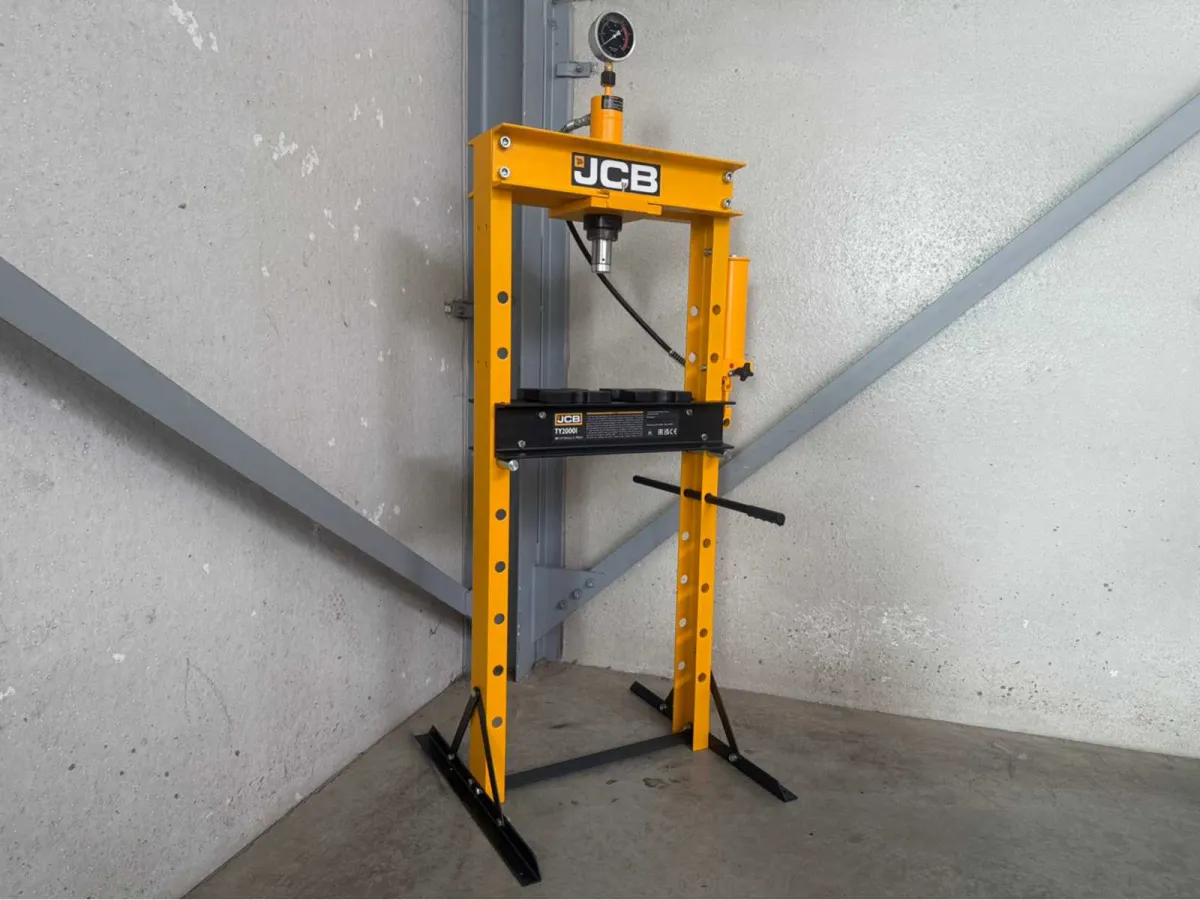 JCB 20-Tonnen-Garagenpresse