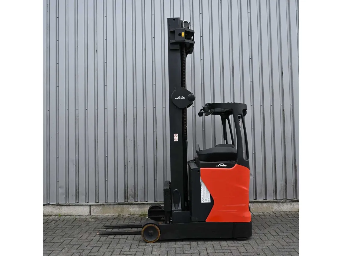 Linde R14HD-01 elektrischer Reach-Lkw