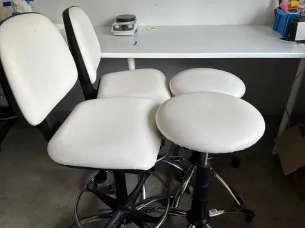 Laborstühle (4x) – RESALE
