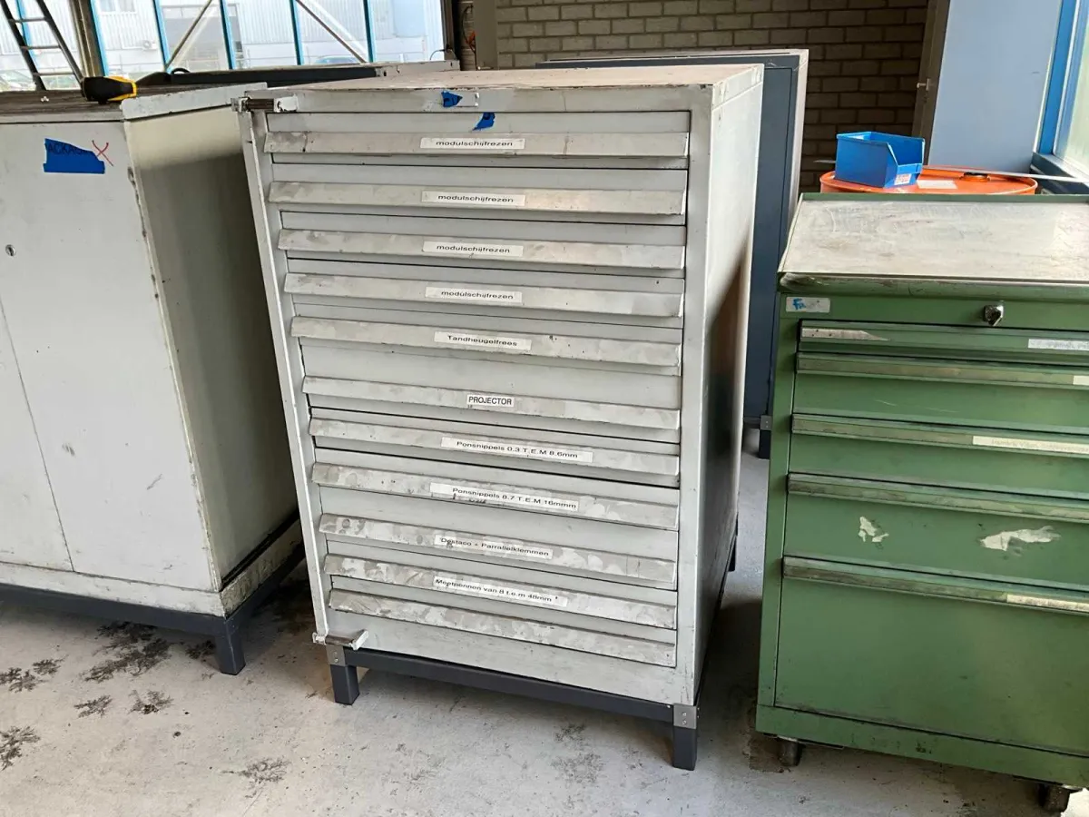 Werkzeugschubladenschrank + Inhalt