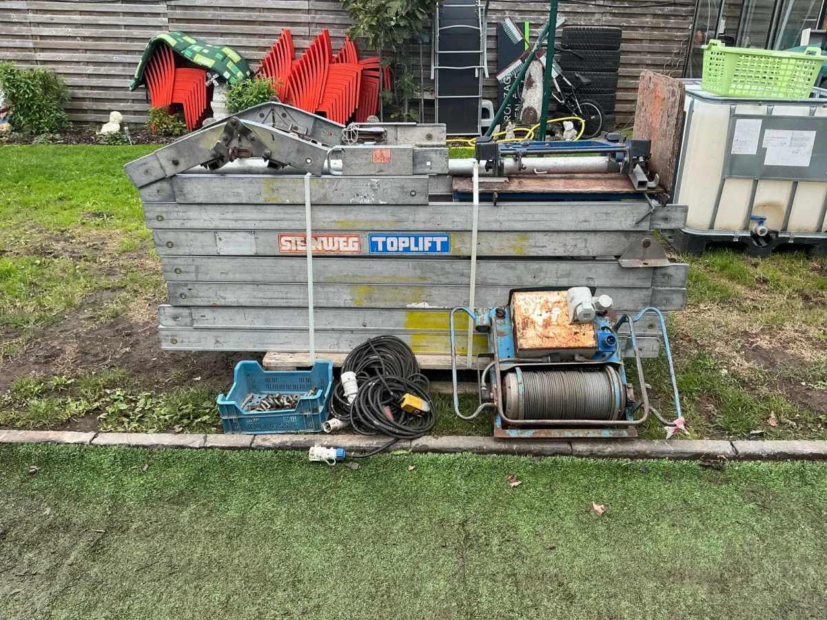 Steinweg Toplift elektrischer Dachziegelheber / Bauhebel mit Winde, Stahlseil und Zubehör