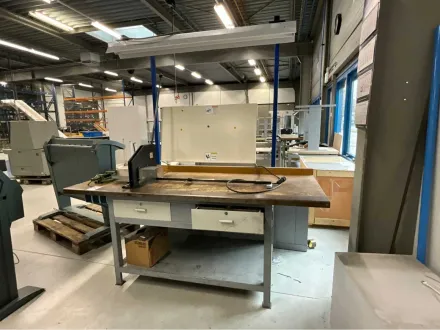 Werkbank + Kabelrohr-Schneider – RESALE
