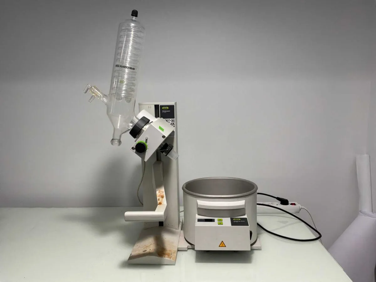2017 BUCHI Labortechnik R-100 Rotationsverdampfer mit Heizbad