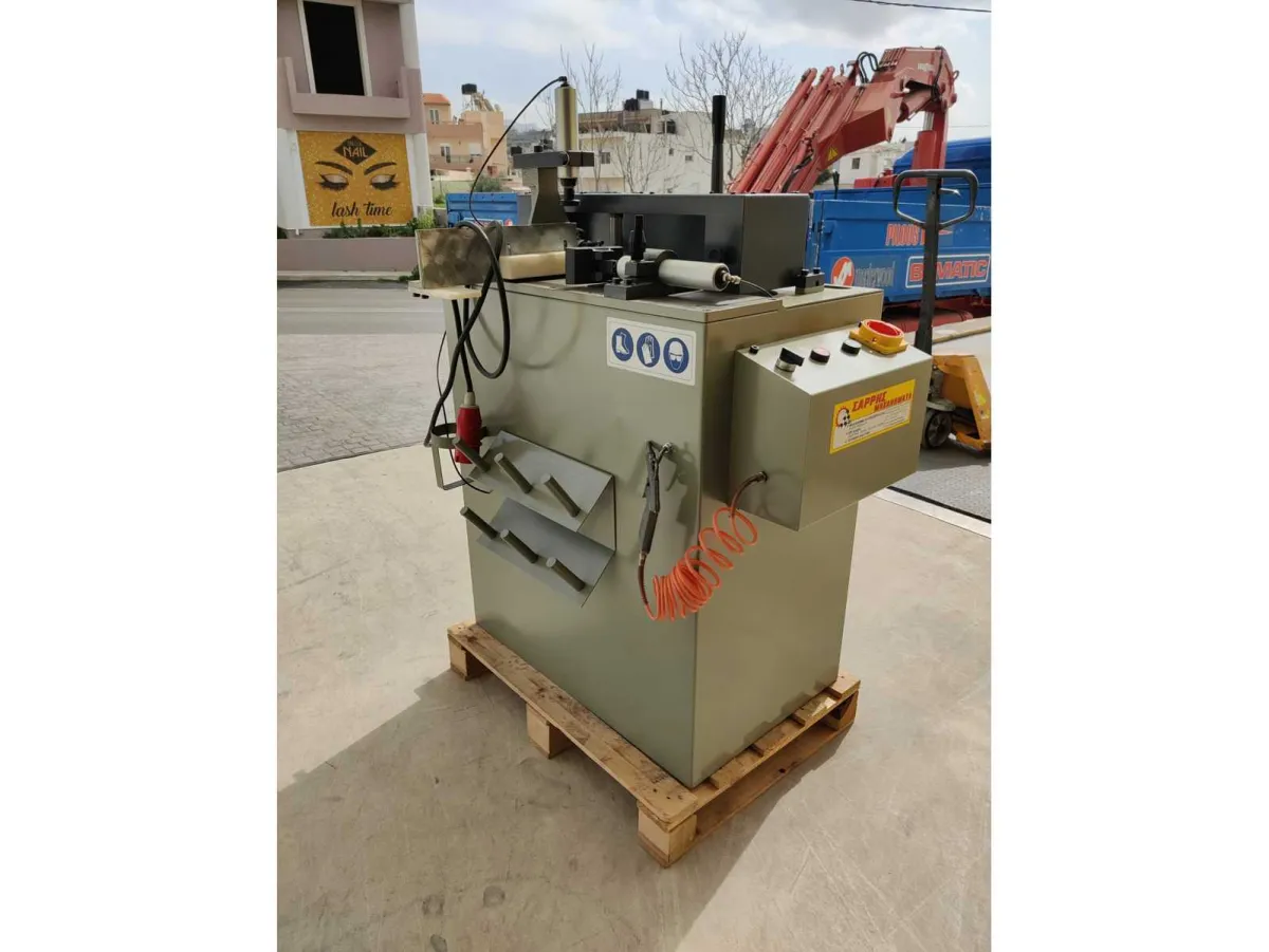 Hermis - NR - Schlussfräsmaschine für Aluminiumprofile