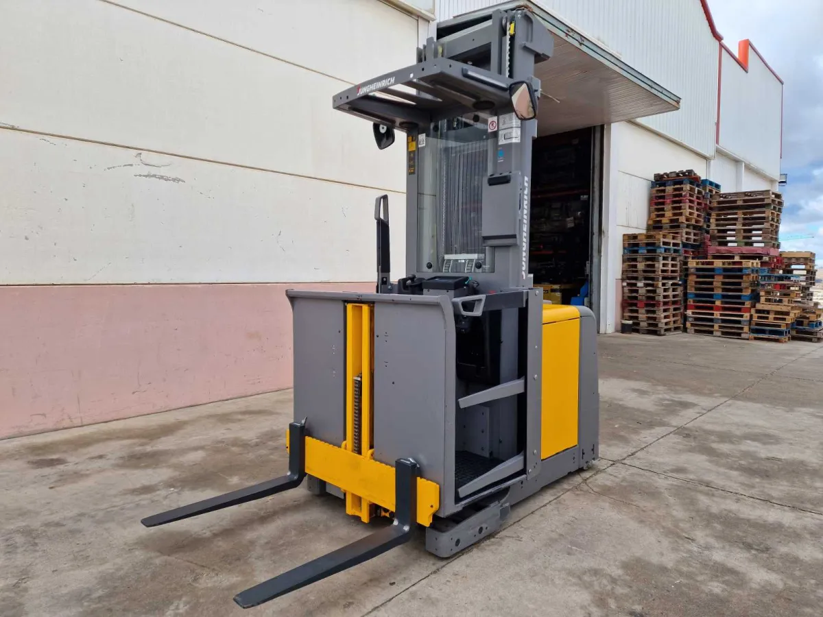 JUNGHEINRICH EKS 210 Elektrischer Vertikalauftragspicker – 2016