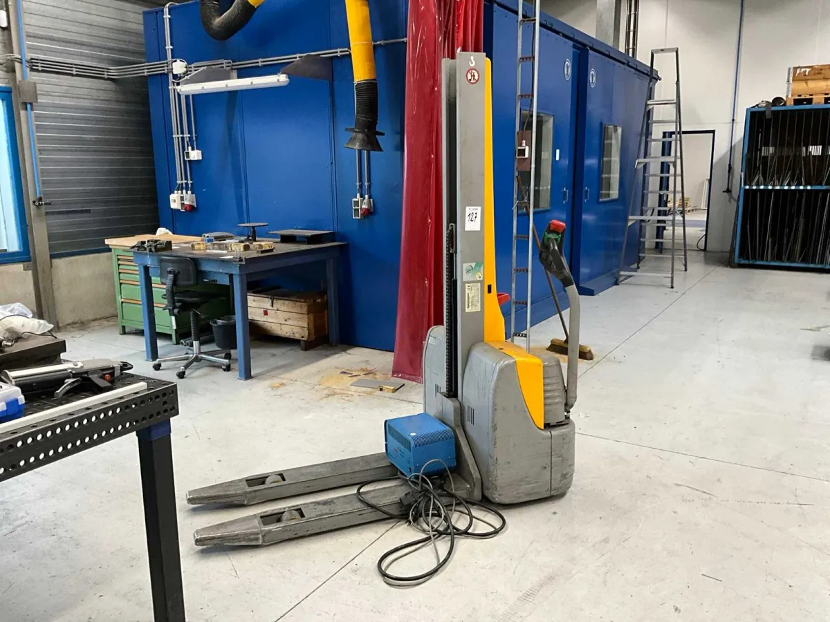 1998 Jungheinrich Swift EMC 10G-115-160E Stacker