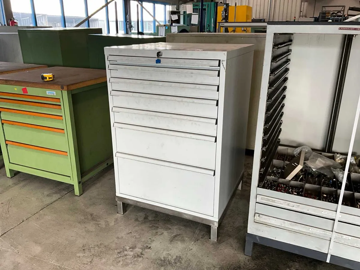 Werkzeugschubladenschrank + Inhalt