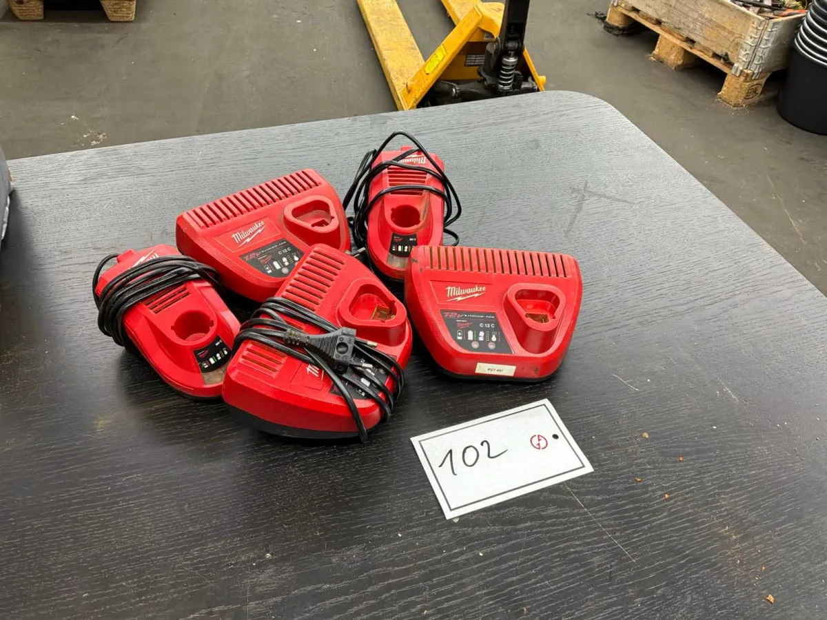 Milwaukee Batterieladegerät 12v (5x)
