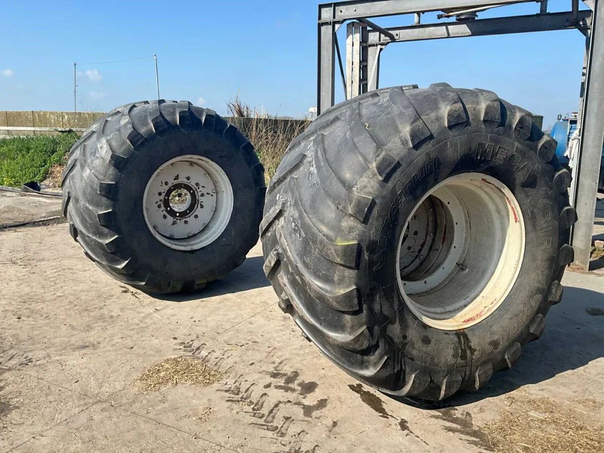 Michelin Mega X BIB 1050/50R32 Reifen mit Felge