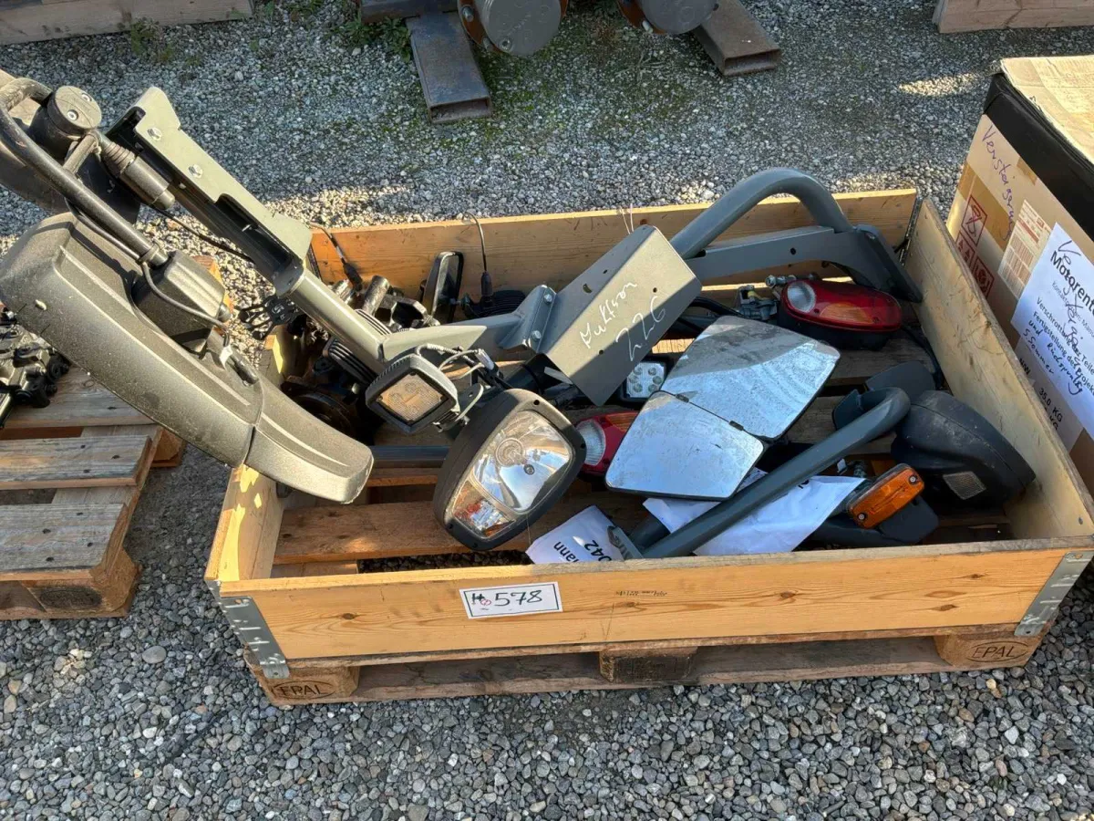 Spiegelhalter rechts,links und hinten und Scheinwerfer und Pumpe