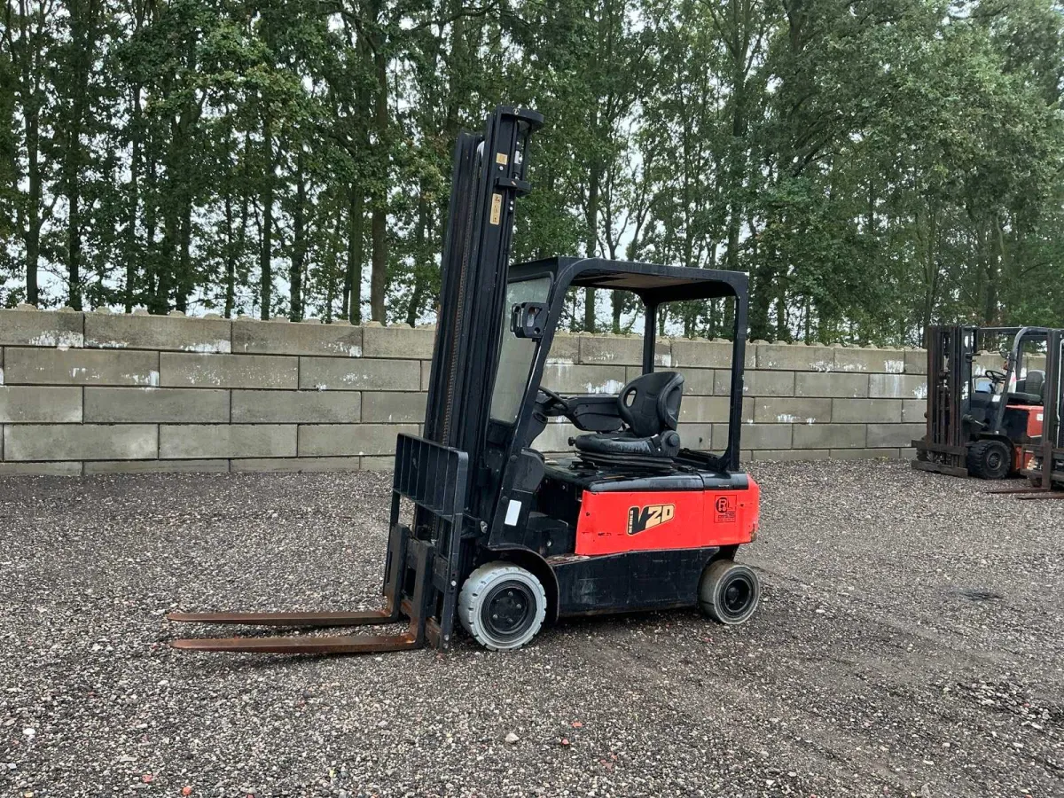 2018 EP CPD20FVD8 Forklift