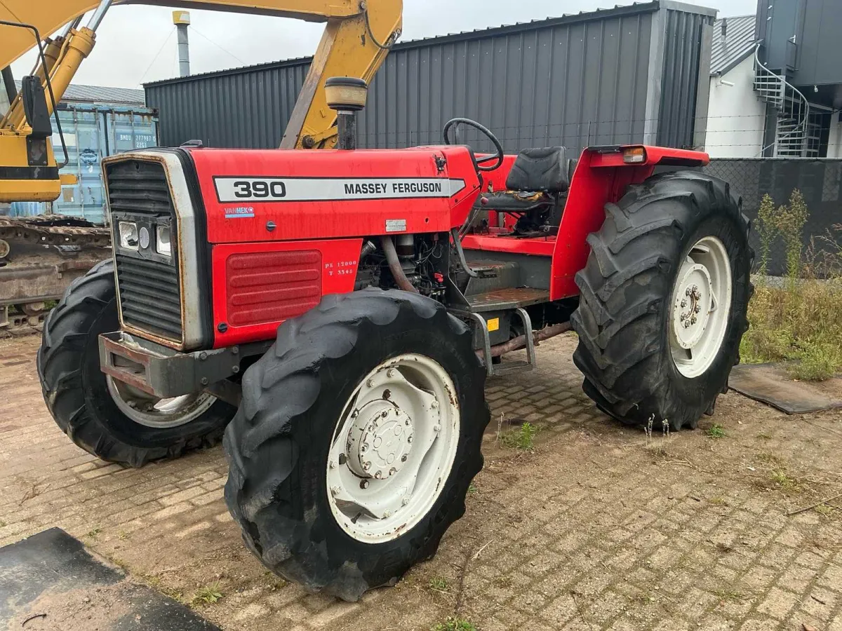 Massey Ferguson 390 Allradantrieb Landtraktor