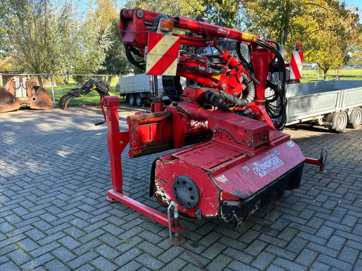 Dücker MK12R Flailmäher mit Dücker UNA450DX Mähearm