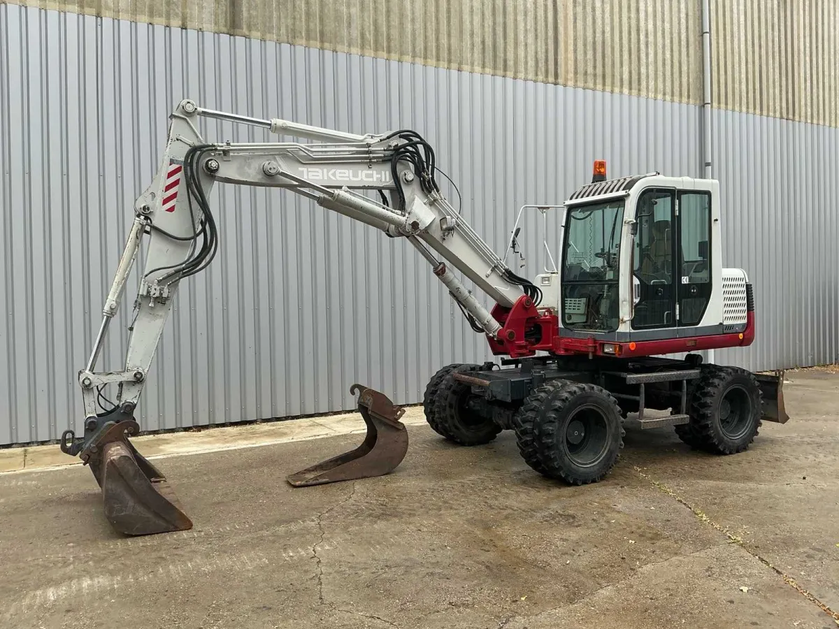 2006 Takeuchi TB175W Radbagger mit CW10, 2 Schaufeln und zusätzlichen Reifen