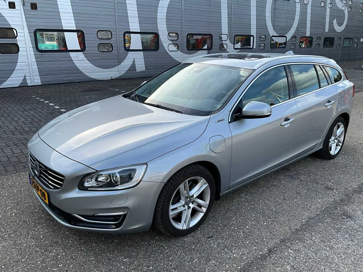 2013 Volvo V60 2.4 D6 Allrad-Personenwagen 1-STP-08