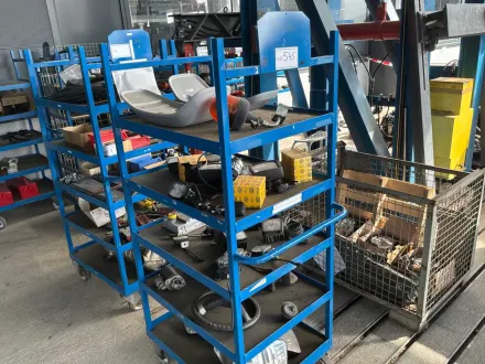 Paket mit Regalwagen Anlasser, Lichter, Spiegel….., inkl. Teilewagen 3 – RESALE
