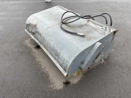 Hydraulische Kehrmaschine mit Sammelwanne – RESALE