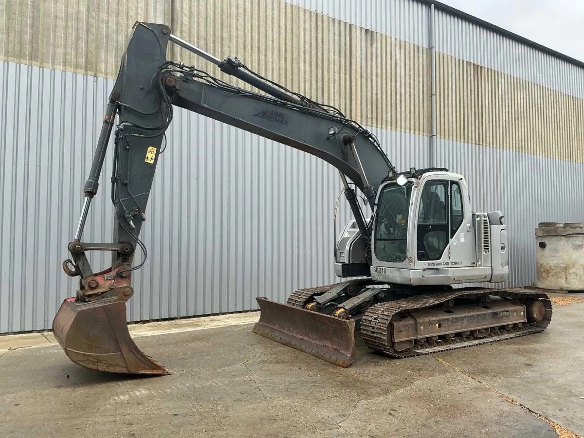 2008 New Holland Kobelco E225BSR Krabbenbagger – 24,3 Tonnen – Lehnhoff HS21