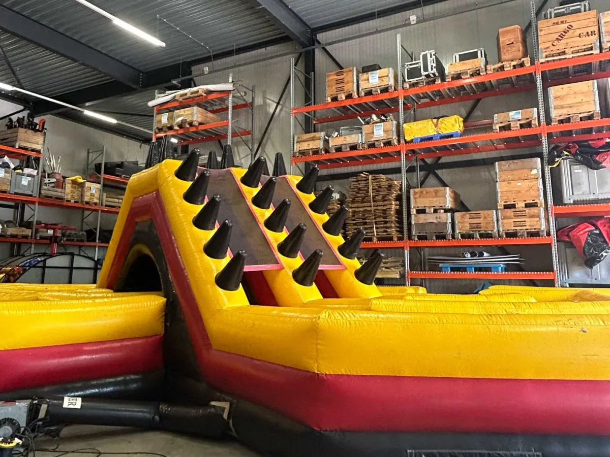 Le parcours d’obstacles gonflable de combat