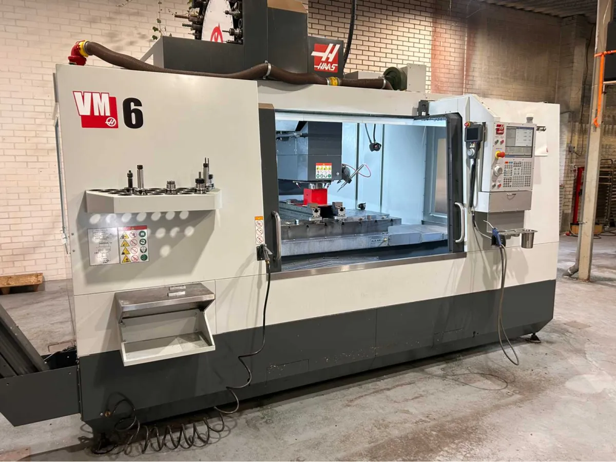 2023 Haas VM-6 CNC Universal-Maschinenzentrum