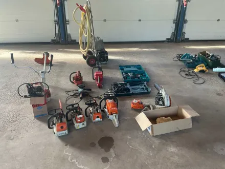 Charge verschiedener elektrischer und motorisierter Handwerkzeuge, 14 Teile, a.a. Stihl und Makita – – RESALE