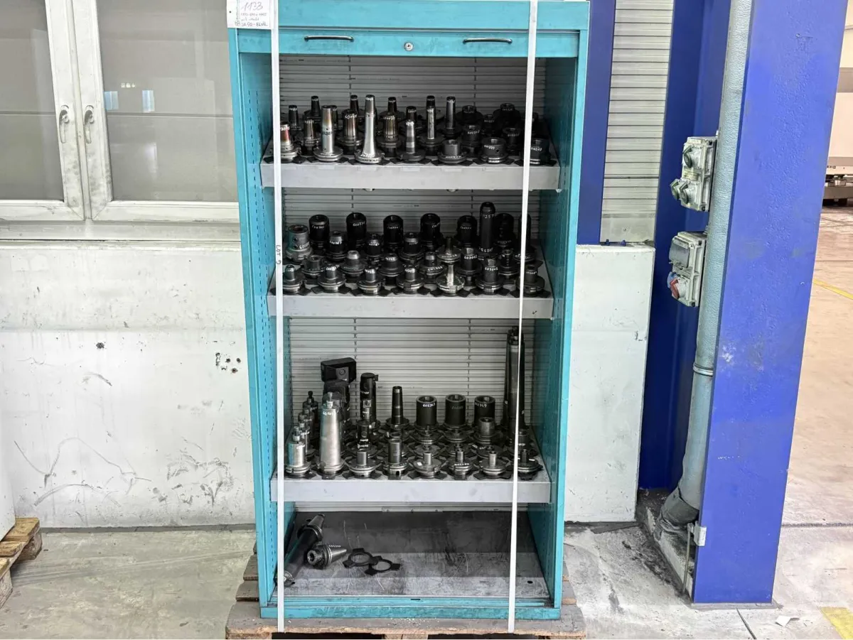 Werkzeugschrank mit Inhalt