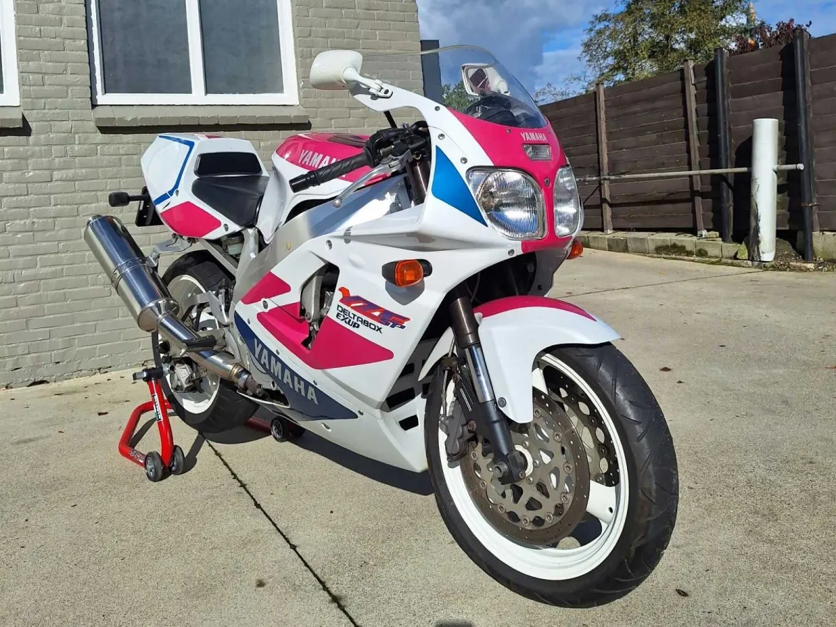 Yamaha YZF 750 Motorrad